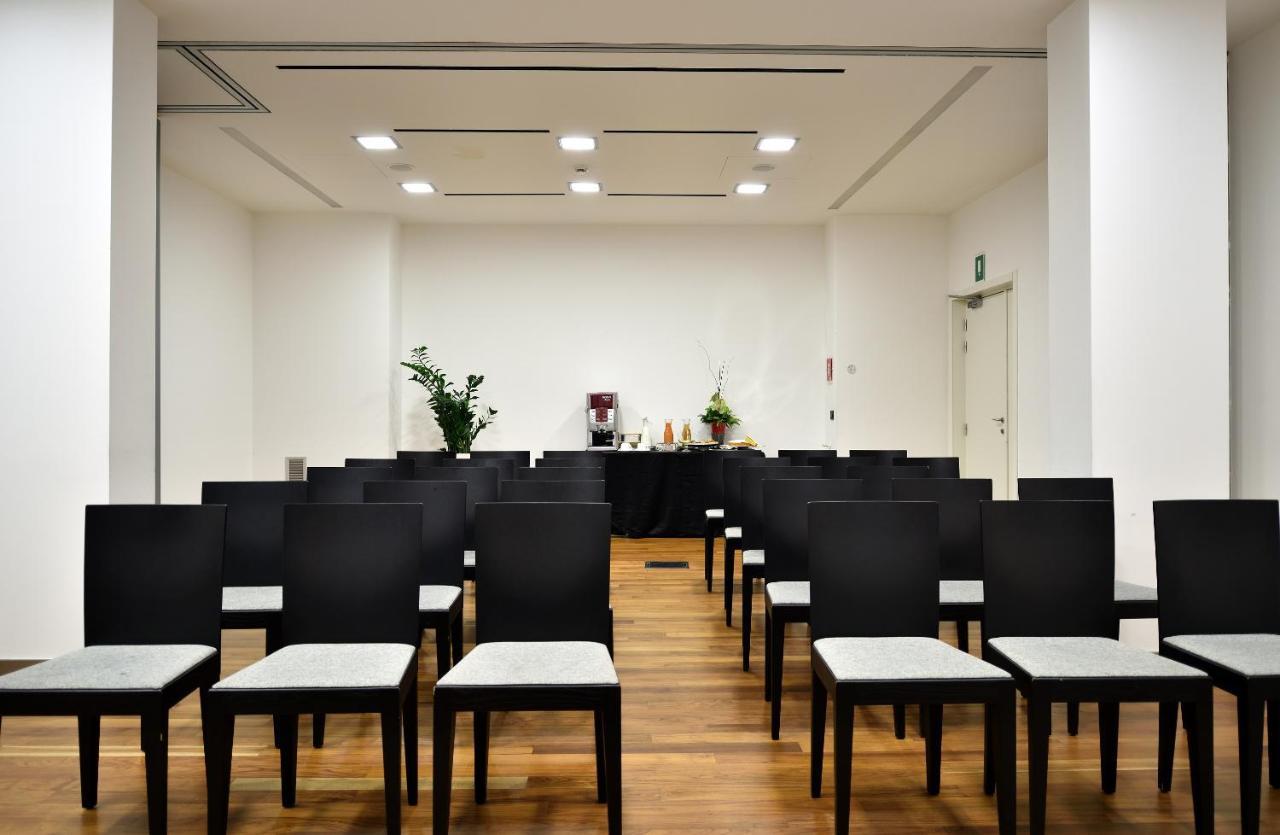 H2C Hotel Milanofiori Assago Buitenkant foto