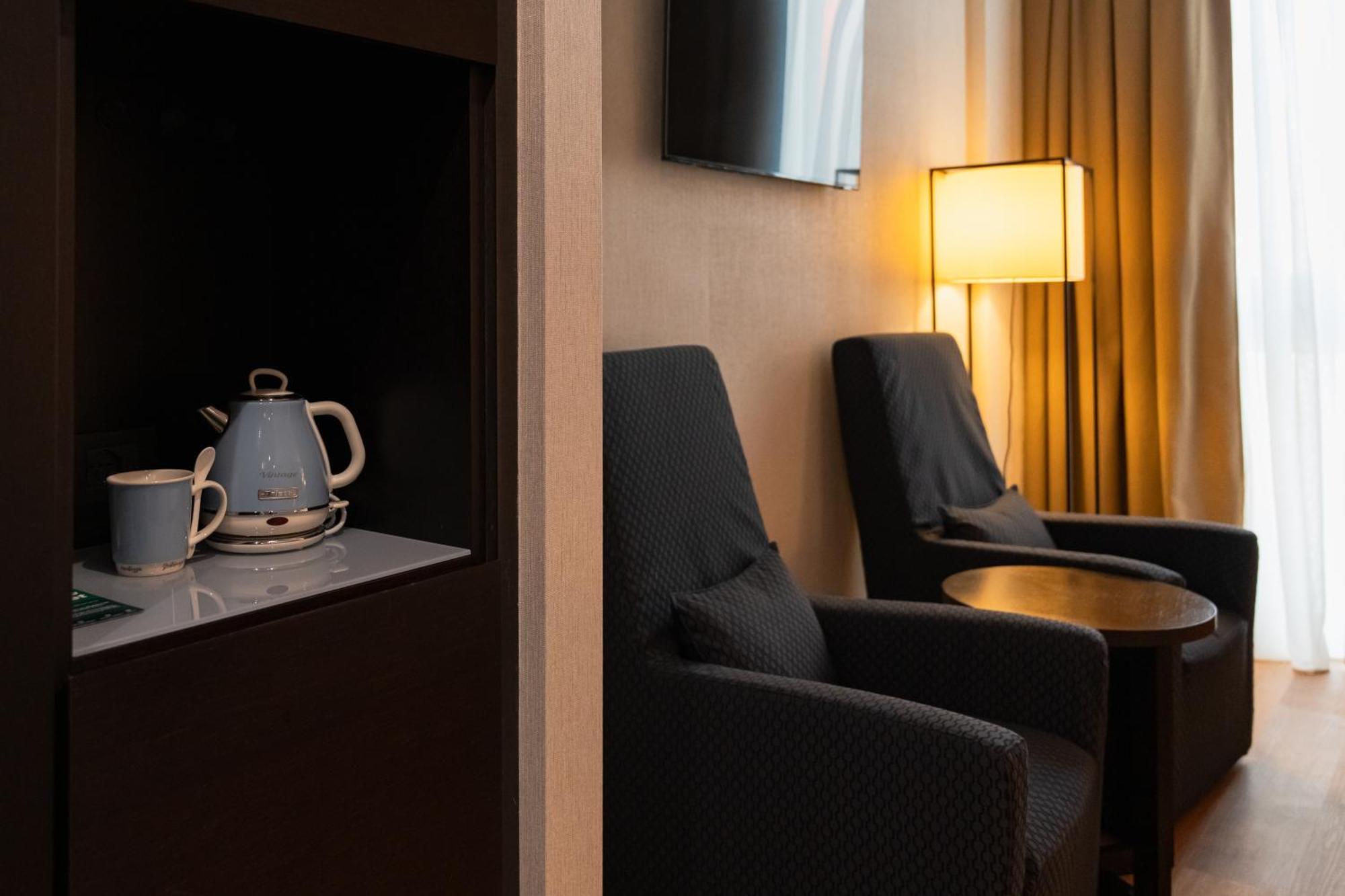 H2C Hotel Milanofiori Assago Buitenkant foto