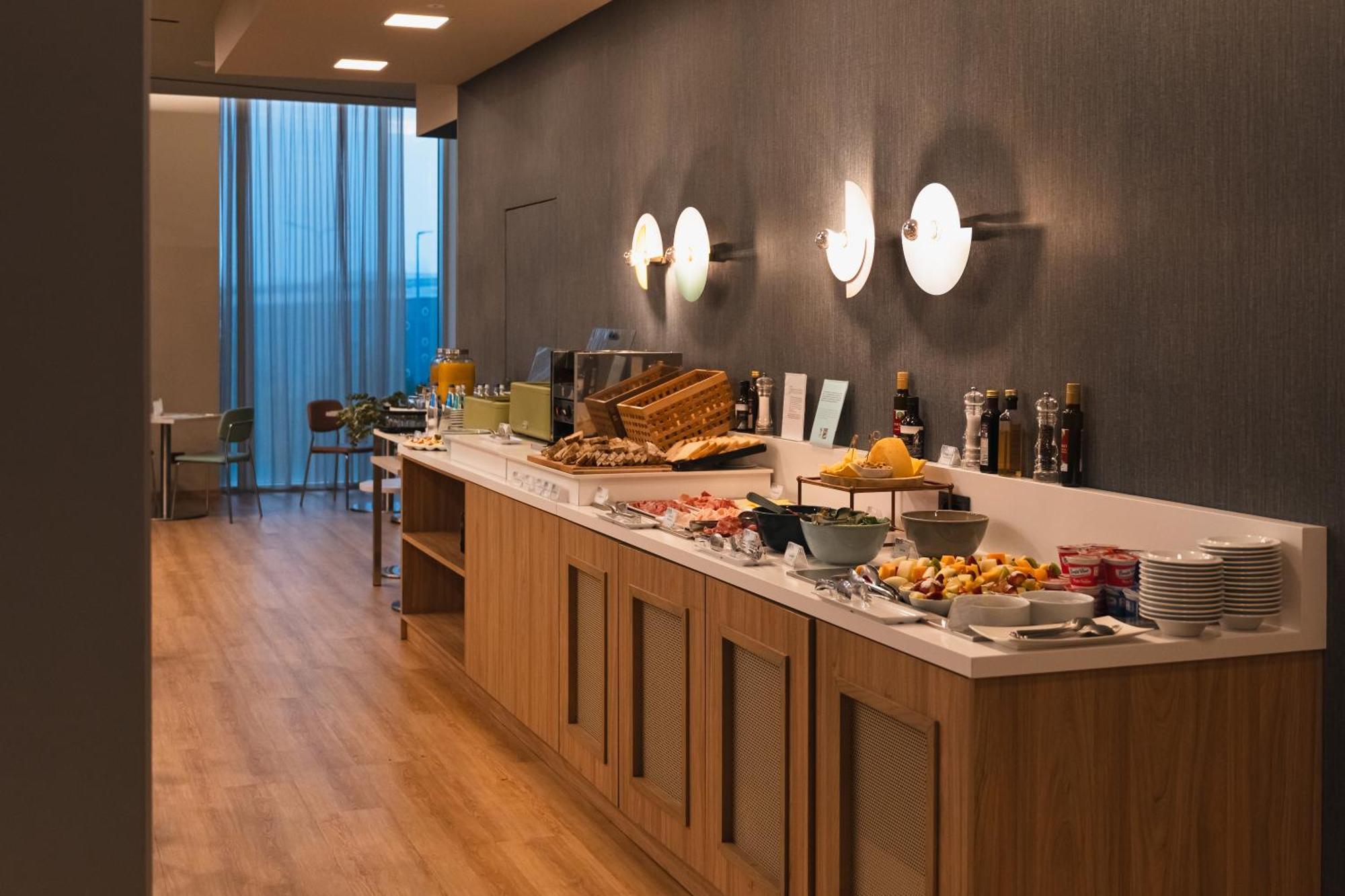 H2C Hotel Milanofiori Assago Buitenkant foto